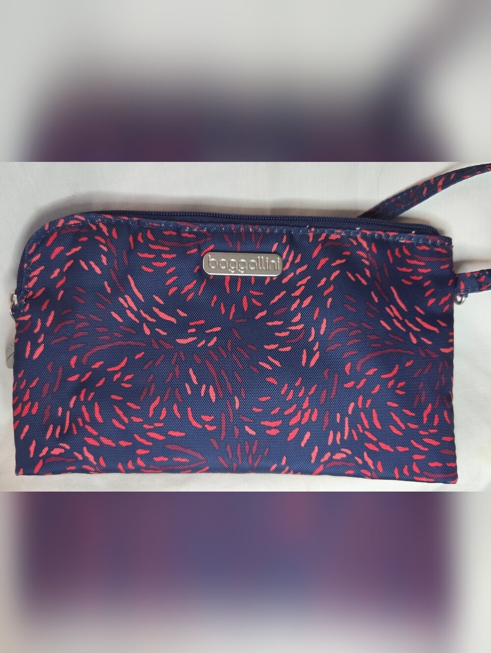 Baggallini Wristlet Clutch Blue Red Firework Print Zip Close Strap RFID 7.5X4.5"